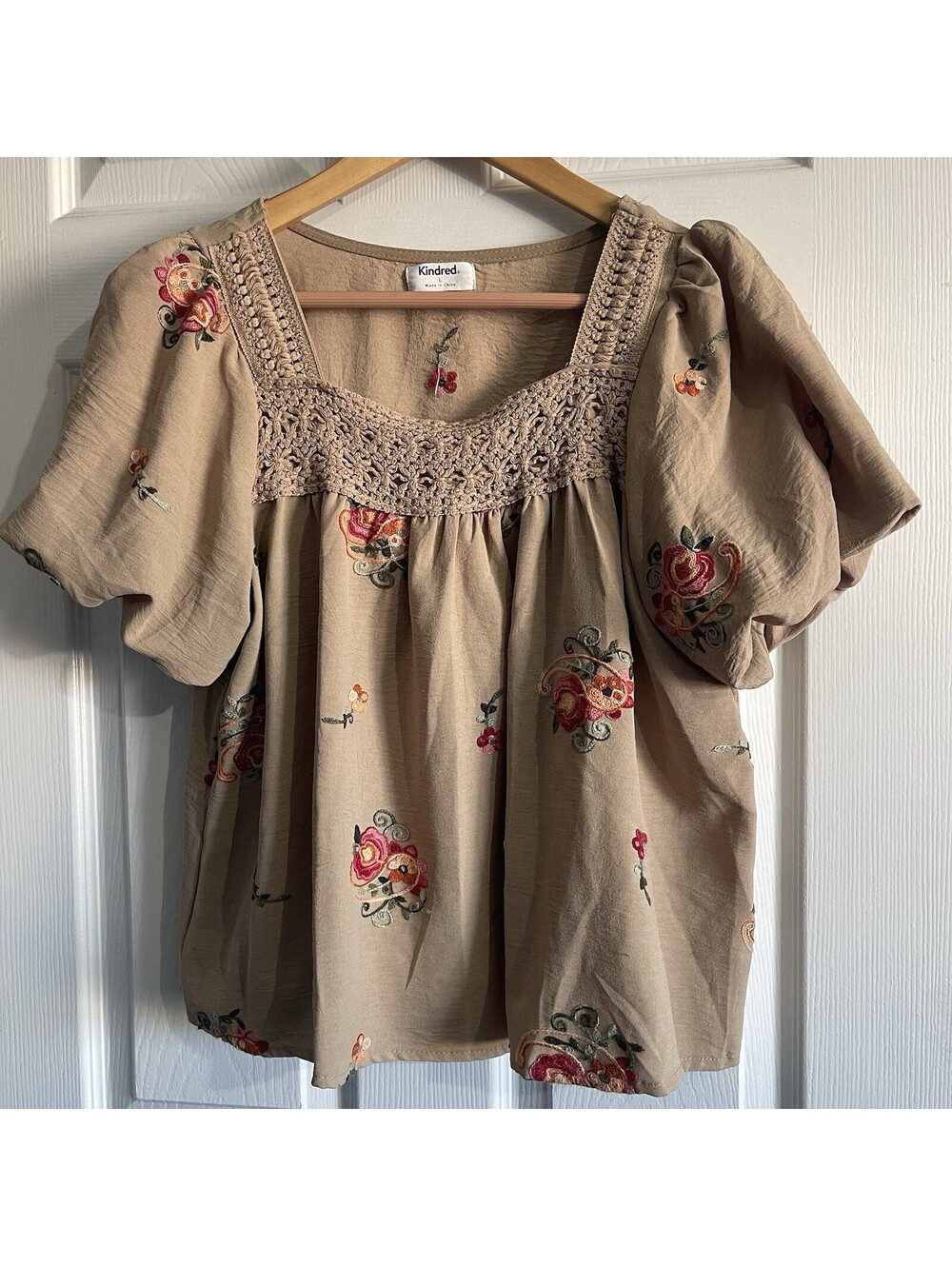 Kindred Embroidered Floral Sz L Crochet Square Neck Puff Sleeve Boho Blouse Tan